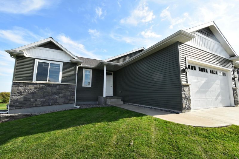 601 Golfview Ave, Zumbrota, MN 55992