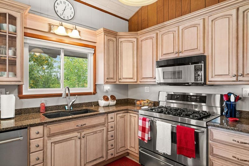 1928 Loop Rd, Two Harbors, MN 55616