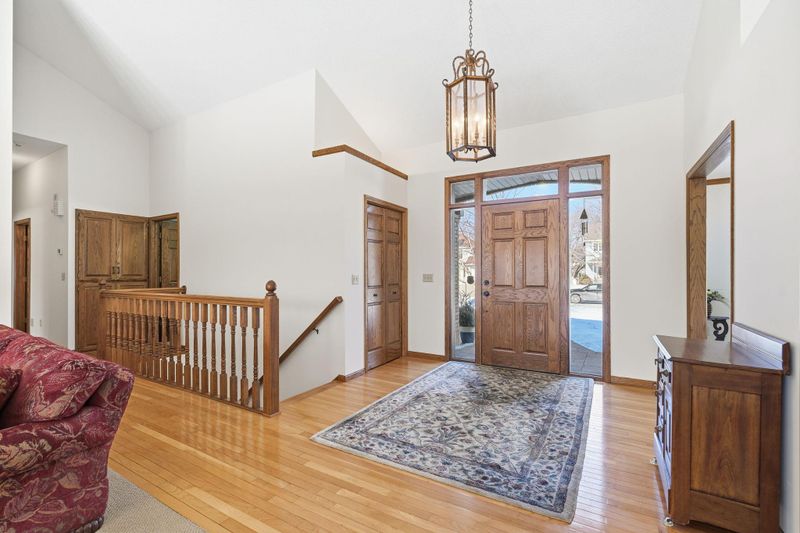 3151 Bent Tree Hills Dr, New Brighton, MN 55112