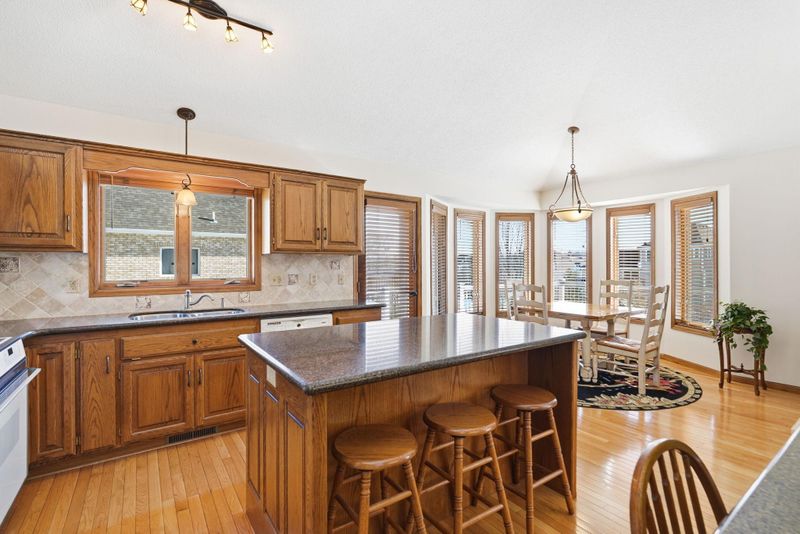 3151 Bent Tree Hills Dr, New Brighton, MN 55112