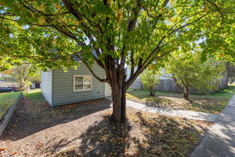 216 7th St NE, Staples, MN 56479