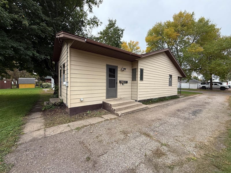 15 4th Ave SW, Clara City, MN 56222