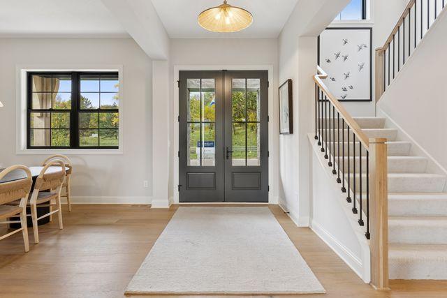 9511 Eagle Ridge Rd, Chanhassen, MN 55317