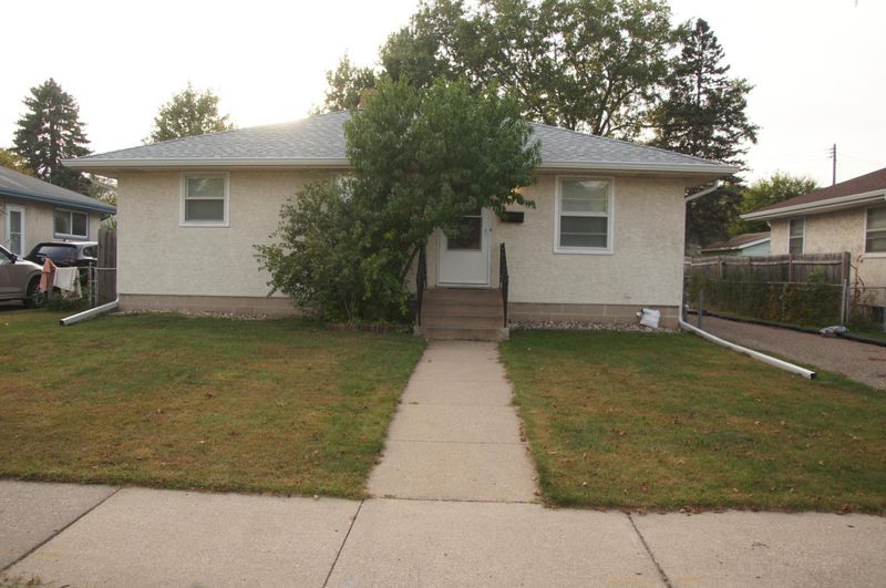 1175 Arundel St, Saint Paul, MN 55117