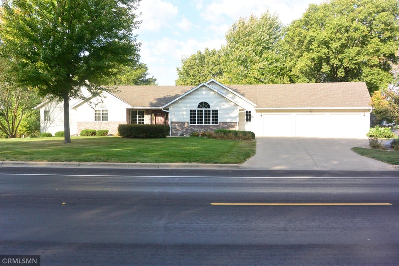 105 Hennepin Ave N, Glencoe, MN 55336