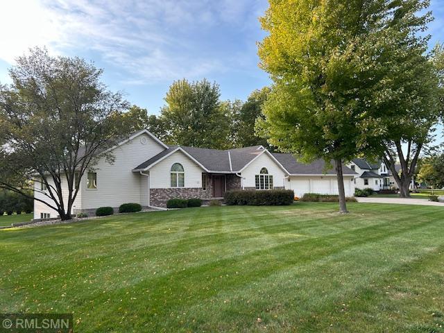 105 Hennepin Ave N, Glencoe, MN 55336