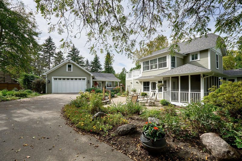 27055 Smithtown Rd, Excelsior, MN 55331