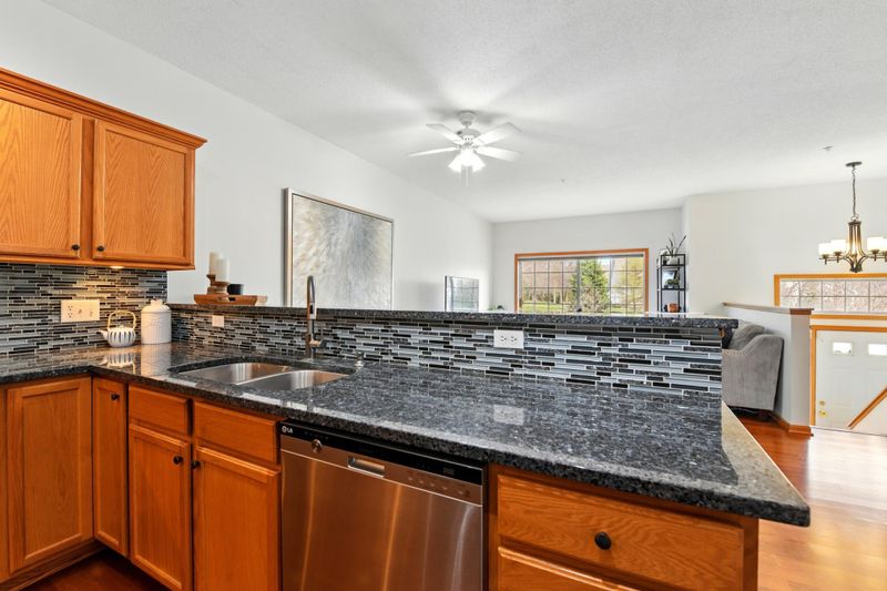 324 Willoughby Way W, Minnetonka, MN 55305