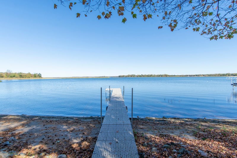 810 Main St W, Isle, MN 56342