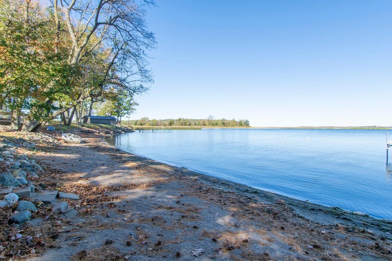 810 Main St W, Isle, MN 56342