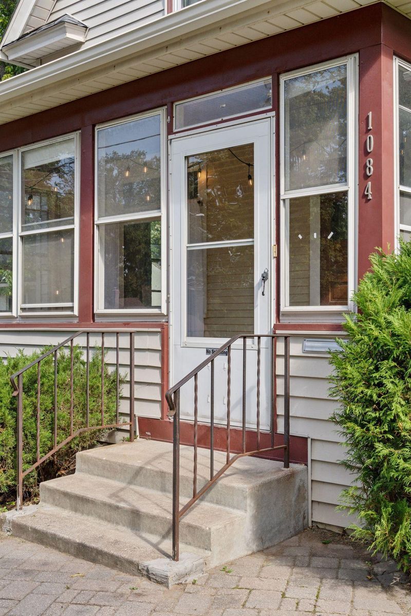 1084 Hall Ave, West Saint Paul, MN 55118