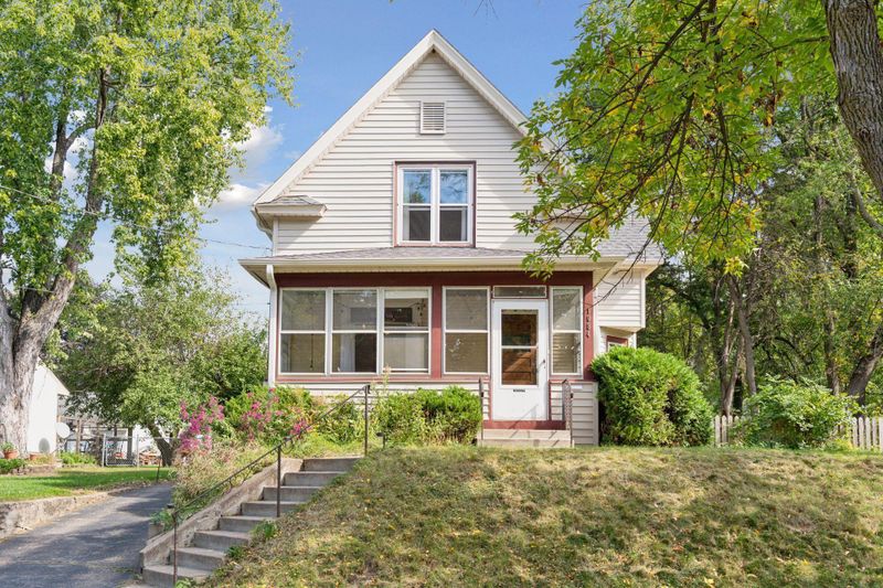 1084 Hall Ave, West Saint Paul, MN 55118
