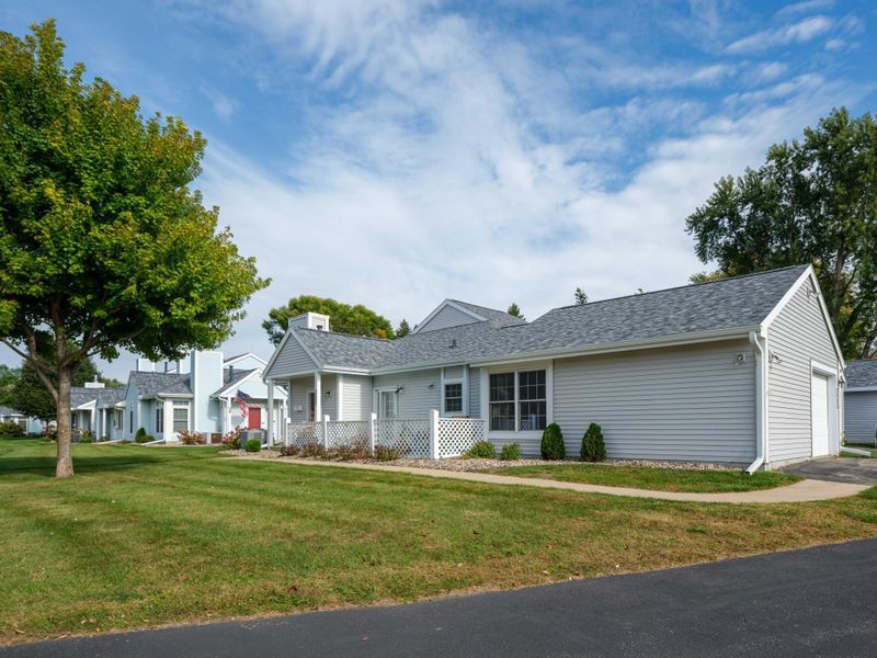 2223 Valleyhigh Dr NW, Rochester, MN 55901