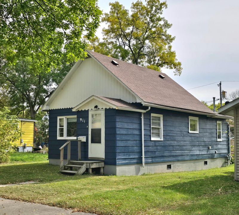 911 7th St, International Falls, MN 56649