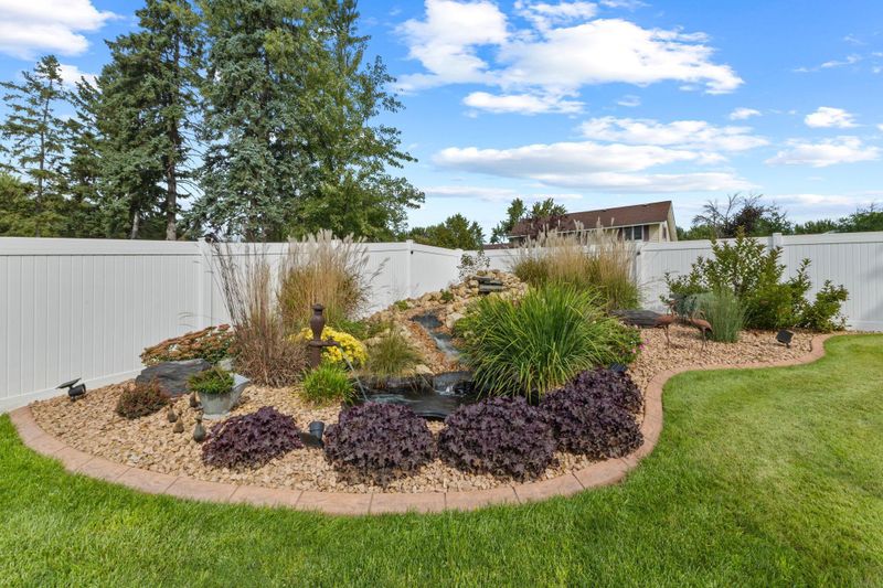 8355 Foothill Rd S, Cottage Grove, MN 55016