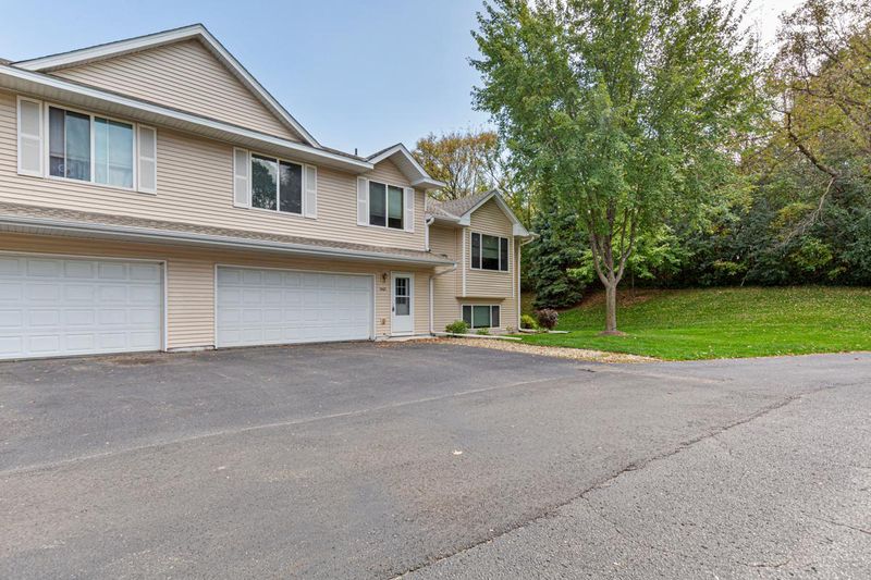 1465 S Trail Cir, Faribault, MN 55021
