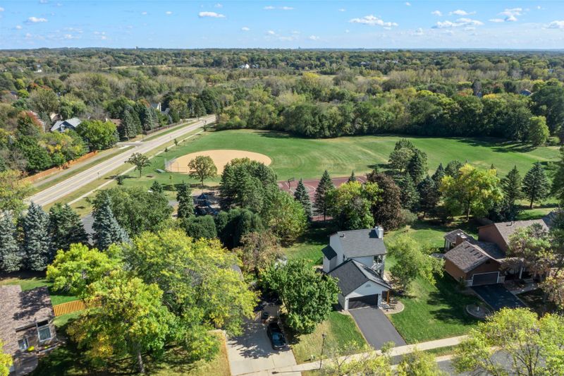 18863 Broadmoore Dr, Eden Prairie, MN 55346