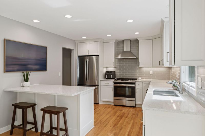 17705 Susan Dr, Minnetonka, MN 55345