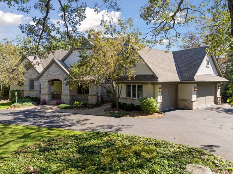6 Blue Flag Ct, North Oaks, MN 55127