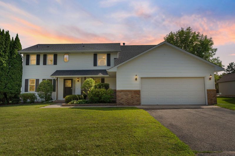 2656 Richard Dr, White Bear Twp, MN 55110