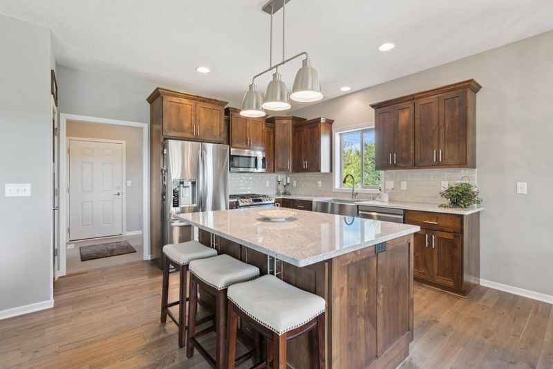 115 Crest Dr, Carver, MN 55315