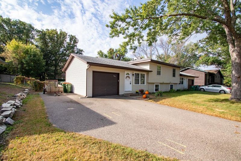 540 Egret Blvd NW, Coon Rapids, MN 55448