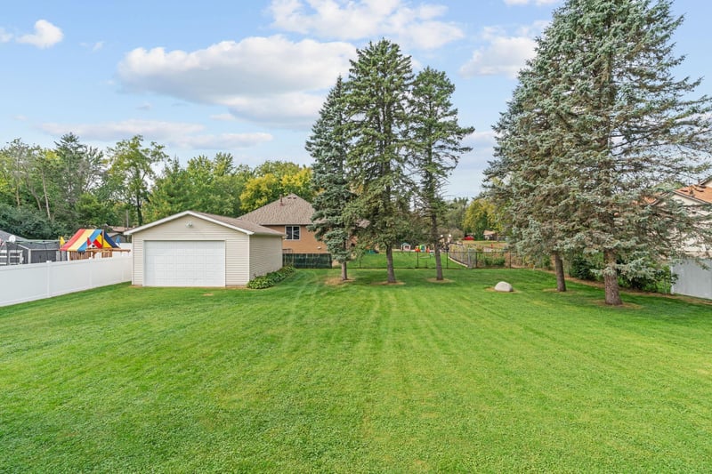 7801 Mississippi Ln, Brooklyn Park, MN 55444