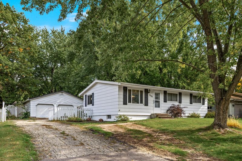 1208 E Laneville Ave, Durand, WI 54736