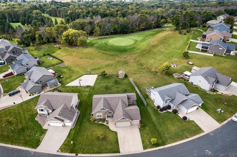 875 Golfview Ave, Zumbrota, MN 55992