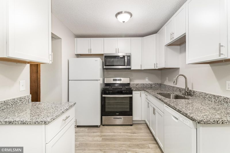 14075 36th Ave N, Plymouth, MN 55447