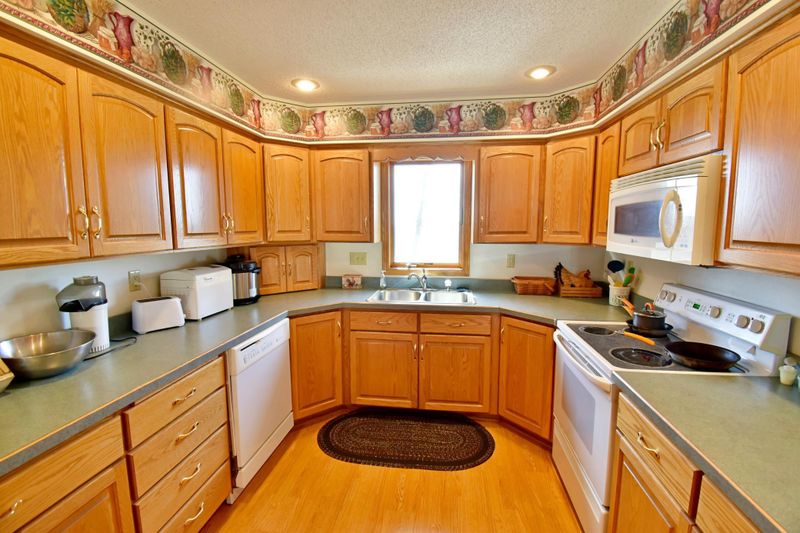 19221 30th St SW, Blomkest, MN 56216