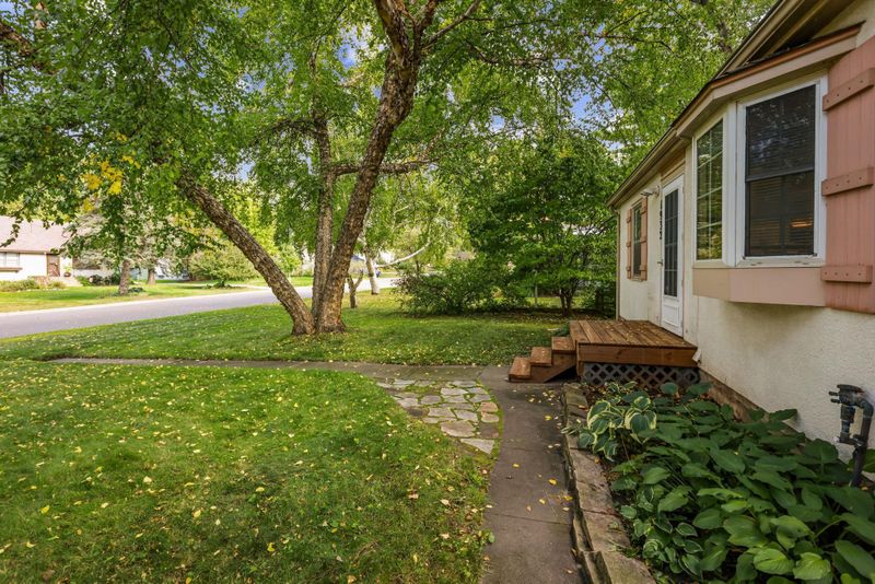 1932 Glenpaul Ave, Arden Hills, MN 55112