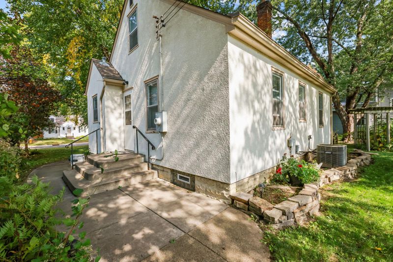 1932 Glenpaul Ave, Arden Hills, MN 55112