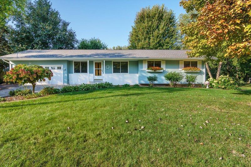 5740 Cedar Ln, Minnetonka, MN 55345