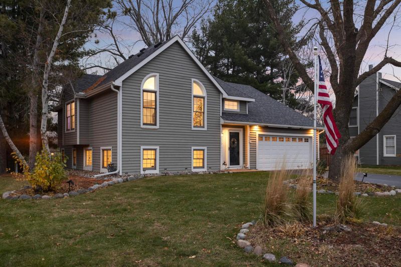 14364 Westridge Dr, Eden Prairie, MN 55347