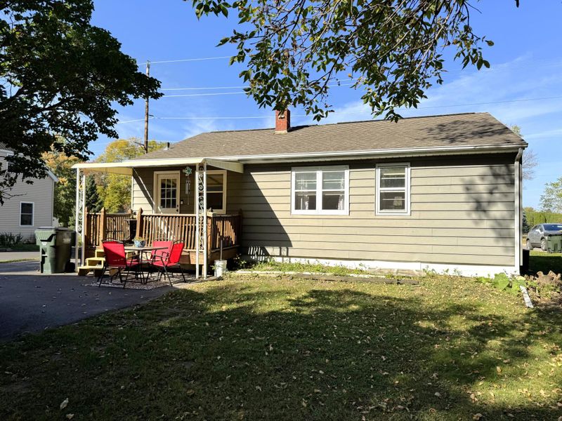 335 Chestnut St E, Annandale, MN 55302