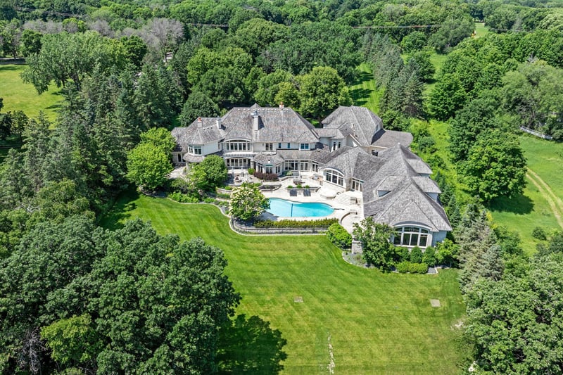 1492 Hunter Dr, Wayzata, MN 55391