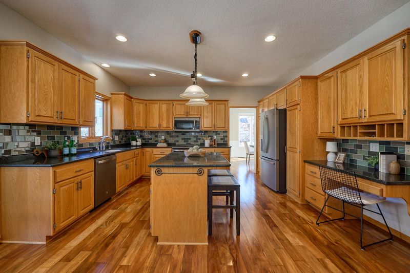 9120 Gladstone Cir N, Maple Grove, MN 55311