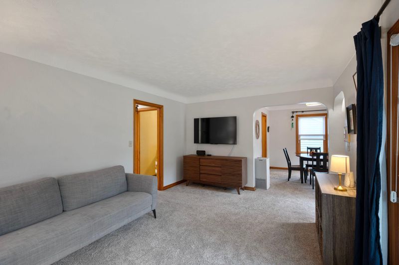1463 Saint Albans St N, Saint Paul, MN 55117