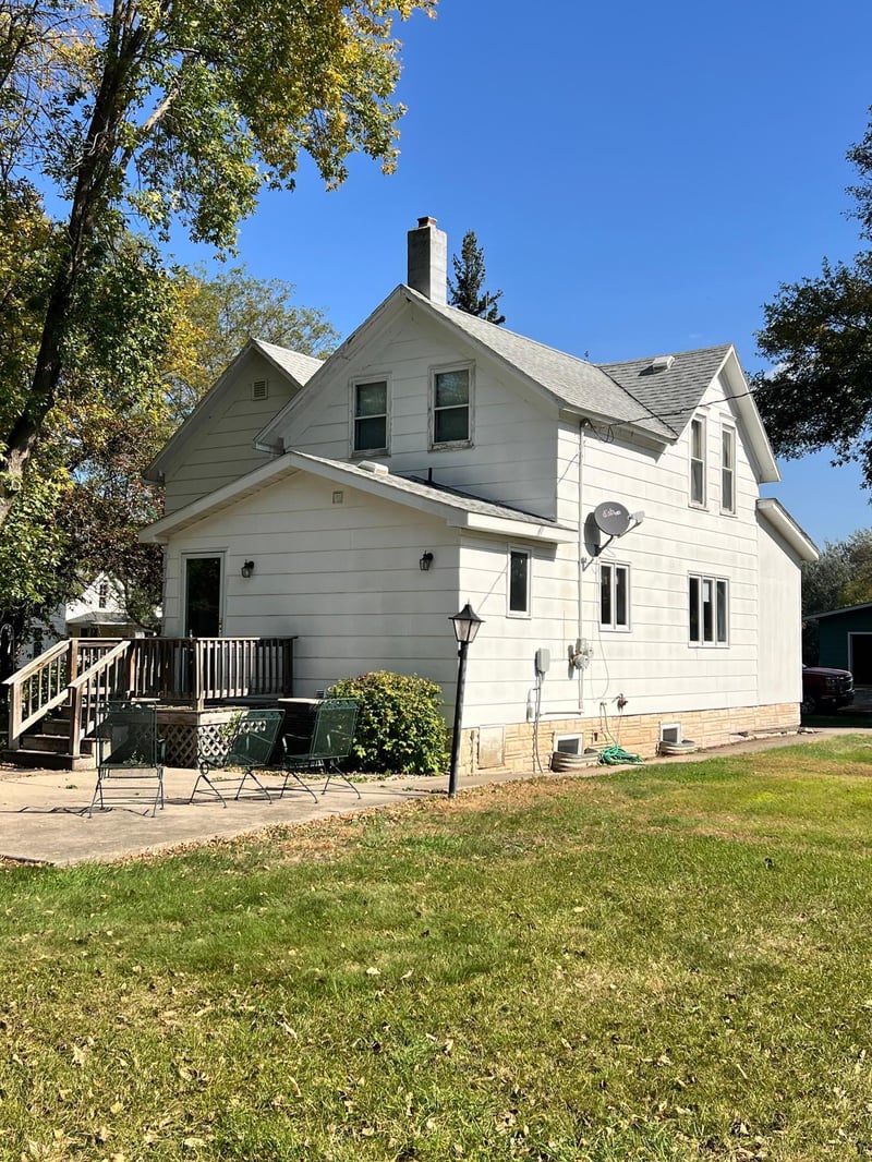 102 3rd Ave, Bellingham, MN 56212