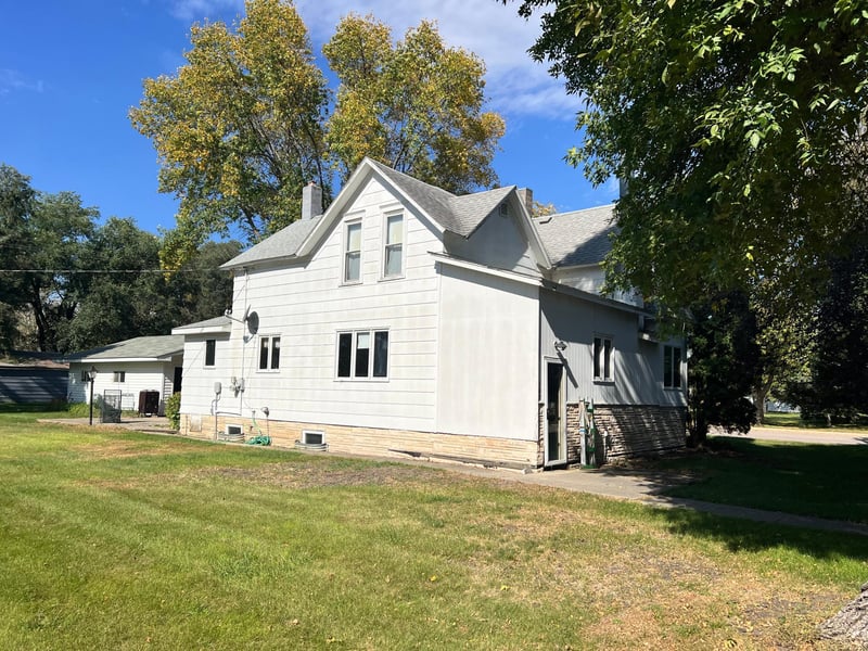 102 3rd Ave, Bellingham, MN 56212