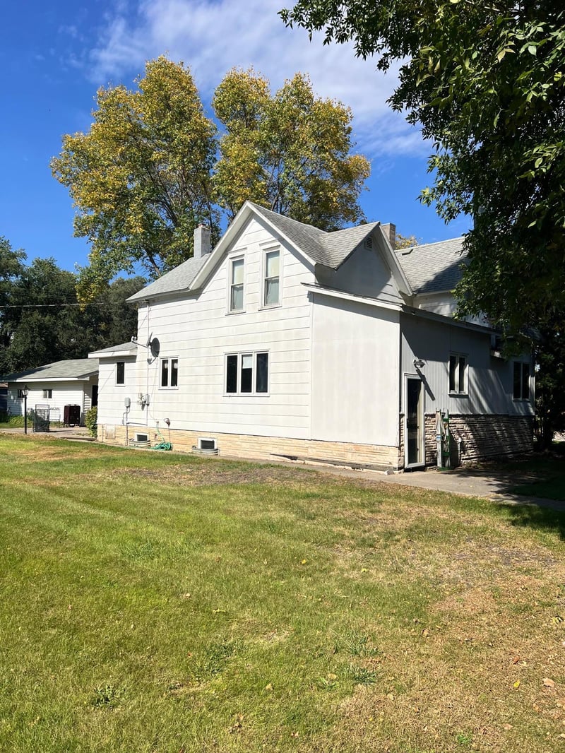 102 3rd Ave, Bellingham, MN 56212