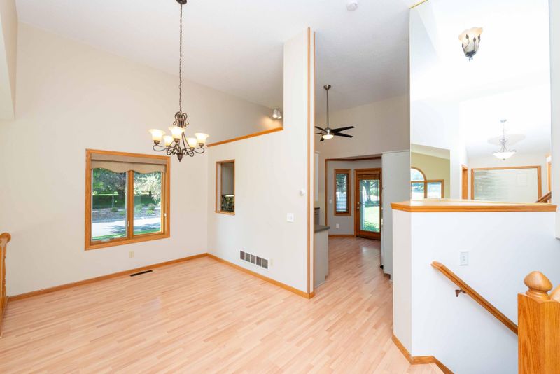 973 Wildflower Ct, Eagan, MN 55123