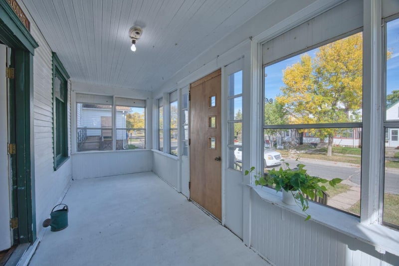 25 3rd St SW, Chisholm, MN 55719