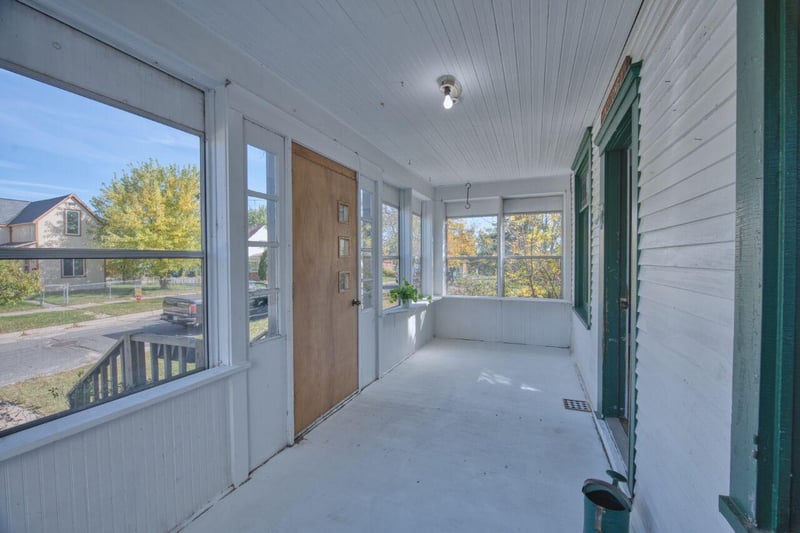 25 3rd St SW, Chisholm, MN 55719