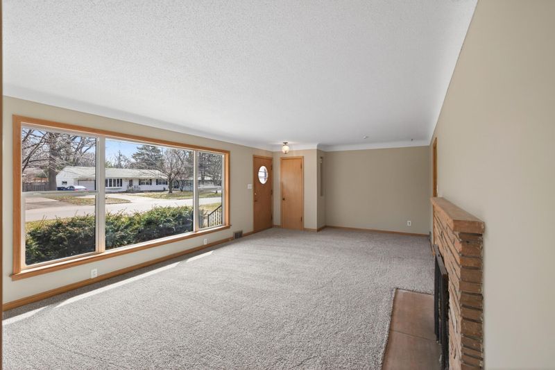2009 Wheeler St N, Roseville, MN 55113
