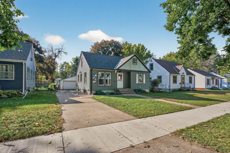 2542 4th Ave E, North Saint Paul, MN 55109