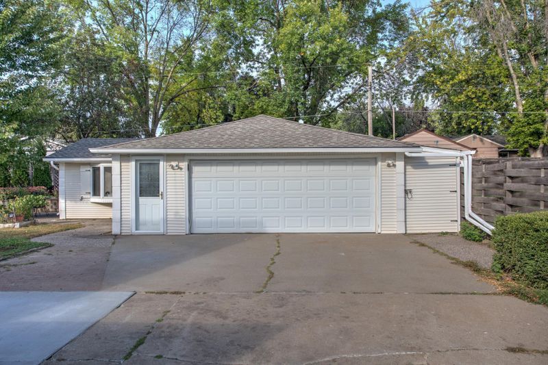 2079 Garnet Ln, Eagan, MN 55122