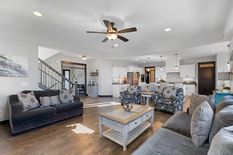 19600 Harbor Dr, Lakeville, MN 55044