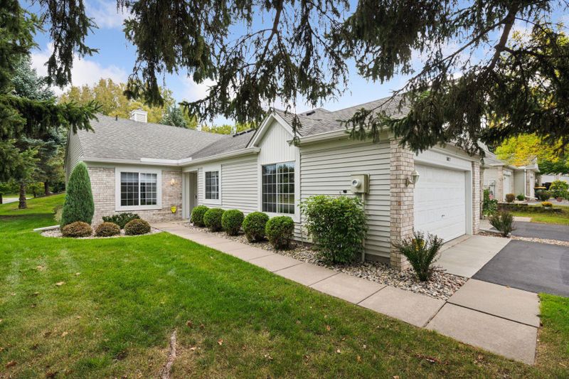 10807 Lexington Dr, Eden Prairie, MN 55344